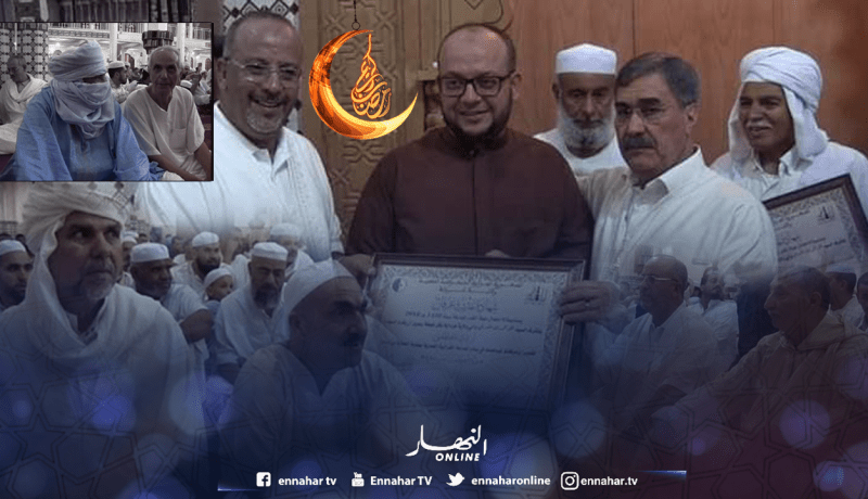 بالصور.. مشايخ الإباضية “العزابة” والمالكية يحيون مراسيم ليلة القدر جنبا إلى جنب بغرداية