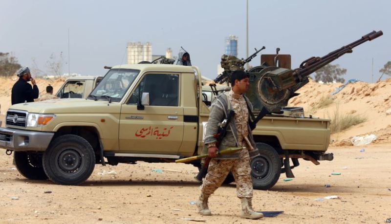 مقتل 19 جنديا ليبيا في اشتباكات مع عناصر داعش في سرت