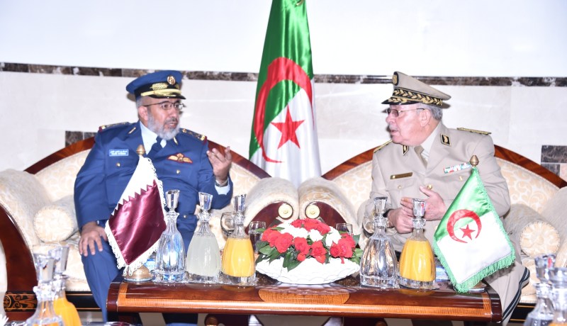 ڤايد صالح يستقبل رئيس أركان القوات المسلحة القطرية