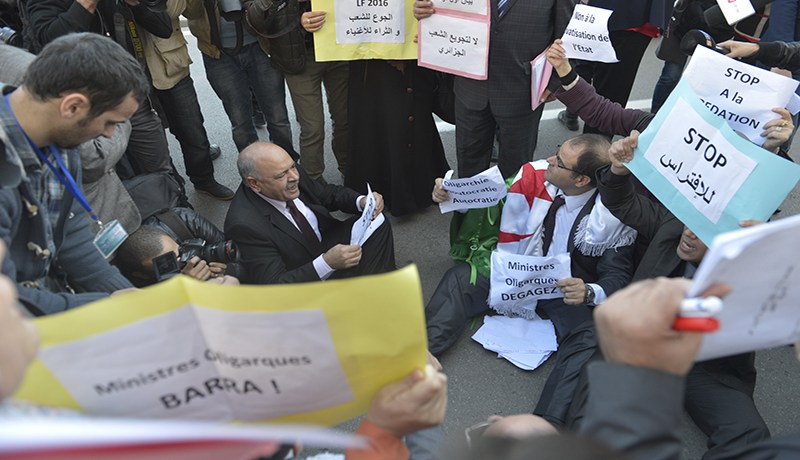 أمسحو فمكم أيها النواب.. لا زيادات في أجوركم