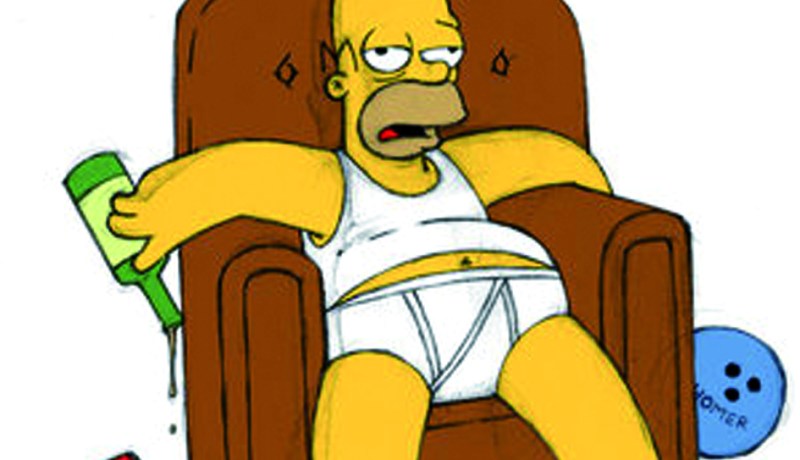 سكير ينزع ملابسه في مكان عام بالطارف