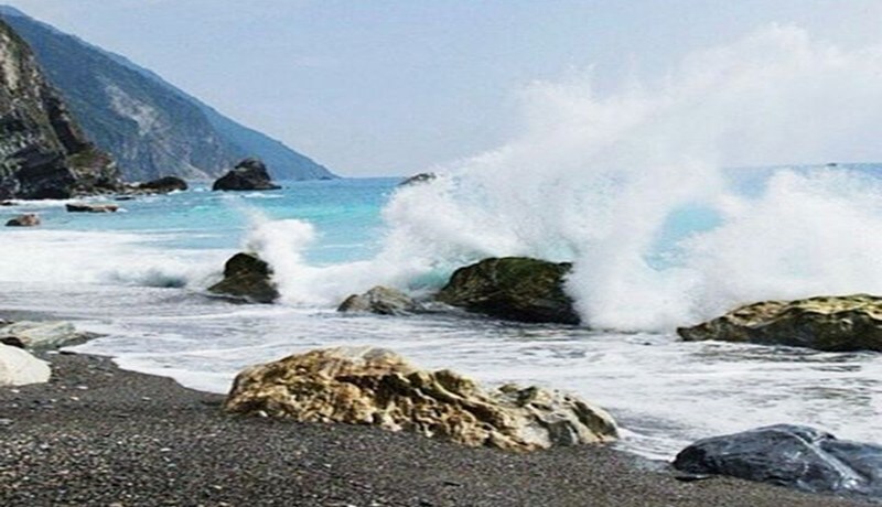 معكم إلى بر الأمان