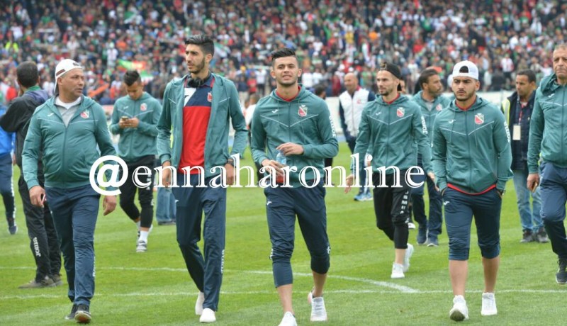 بالصور.. لاعبو المكرة يُعاينون أرضية “دار الشرع”