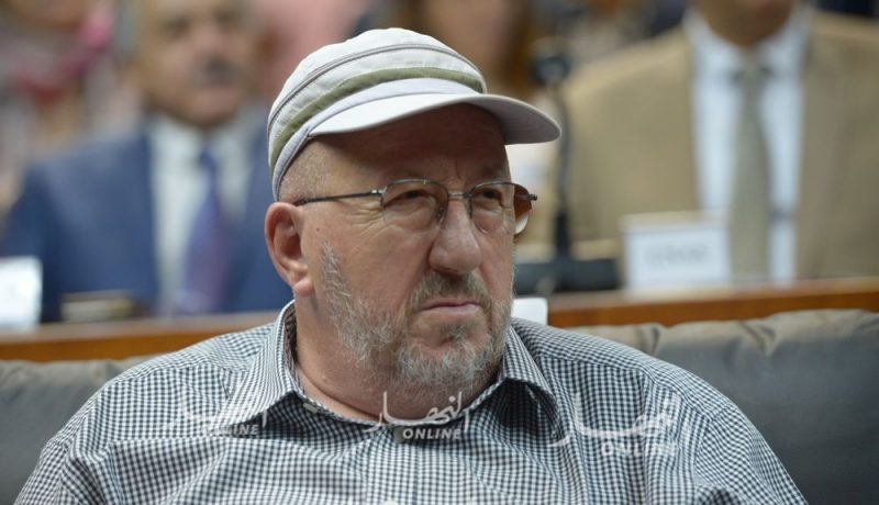 نقابيون وعمال يحتجون أمام دار الشعب لإسقاط سيدي السعيد