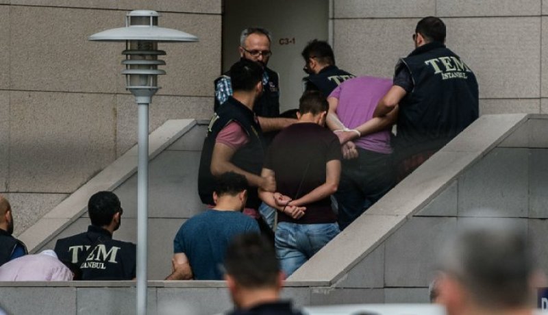 المؤبد لضابطين متورطين فى محاولة الانقلاب الفاشلة فى تركيا