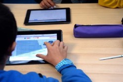 رئيس الجمهورية يدعو إلى تعميم استعمال اللوحات الرقمية في قطاع التربية