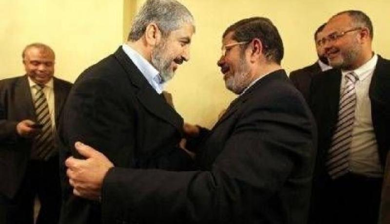 الرئيس المصري محمد مرسي يلتقي خالد مشعل