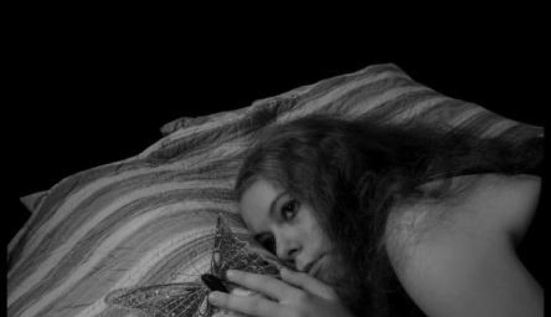 راتبي مرهون لدى شاب وعدني بالزواج لكنه لم يفعل!!