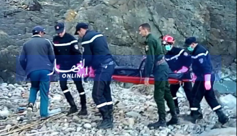 إنتشال جثة فتاة عالقة بين الصخور بشاطى سيدي عكاشة في عنابة