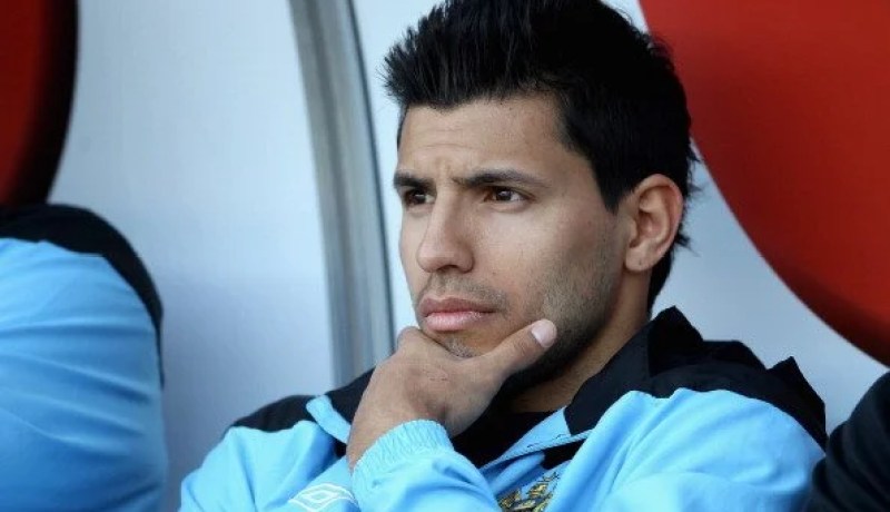 اغويرو يدعم مارادونا قبل مباراة الوصل والخور في البطولة الخليجية