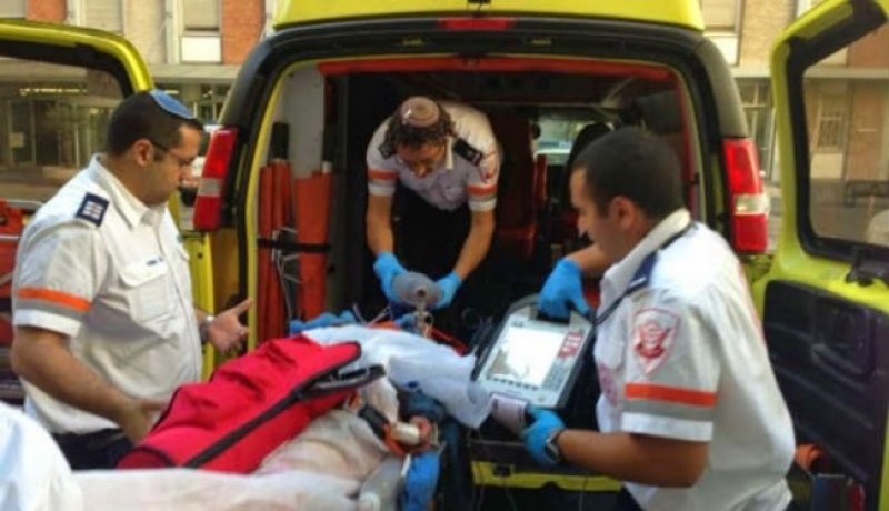 إصابة 4 إسرائيليين بجروح خطيرة في عملية طعن قرب مستوطنة كريات غات