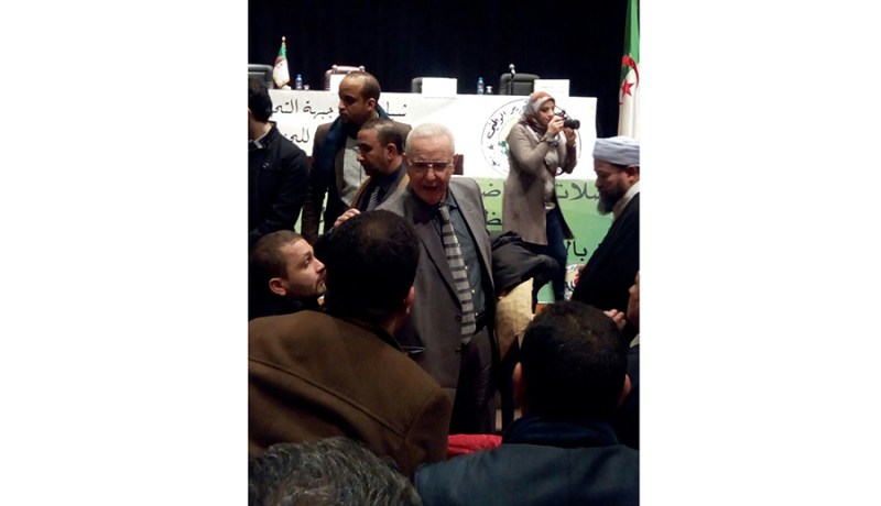 عبادة يعود إلى القيادة الشرعية لـالأفلان