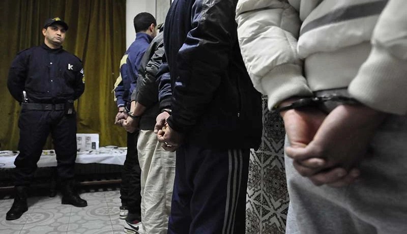 الأمـن يطيح بعصابة ملـثـمين اقتحموا منزل تاجر وكبلوه في قصـر الشلالة بتيارت