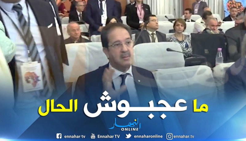 بالفيديو.. بيراف غاضب بسبب إجلاسه في الصف الثاني