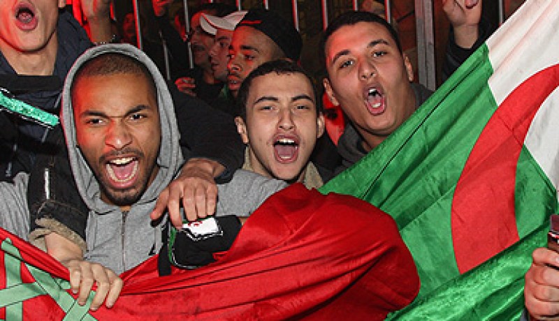 تصفيات كأس الامم الافريقية 2012 (الجزائر-المغرب): عنابة تتزين بالاحمر و الاخضر و الابيض