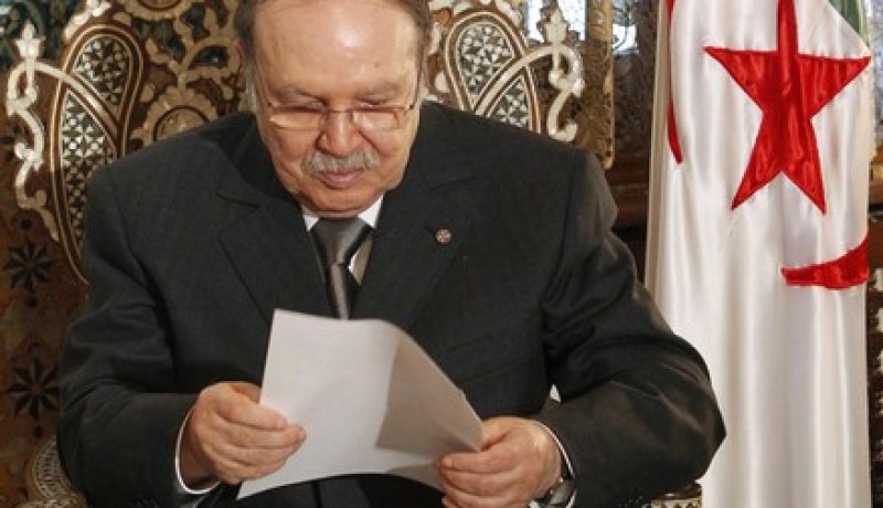 الرئيس بوتفليقة يستقبل السفير الاندونيسي بالجزائر