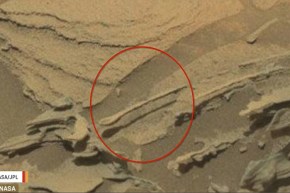 بالفيديو والصور.. العثور على ملعقة عملاقة على سطح المريخ