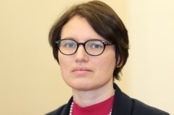 الناطقة باسم الحكومة البريطانية: “سأشاهد نهائي الكاف مع الجالية الجزائرية بالإمارات”