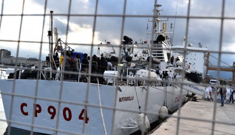 وفاة أكثر من 20 مهاجرا بسبب البرد على مركب متجه إلى إيطاليا