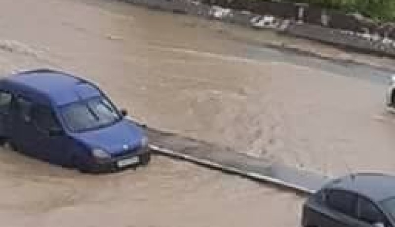 بالفيديو والصور .. الأمطار تغرق بجاية