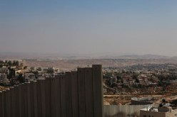 الاحتلال الإسرائيلي يقرر استئناف بناء جدار الفصل العنصري في منطقة القدس المحتلة
