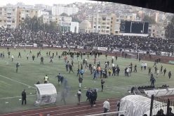50 مصاب في مشادات بين أنصار “عين كرمس” و”السوقر” !!
