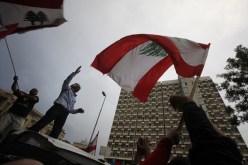 الاف اللبنانيين يحتشدون في وسط بيروت رفضا لسلاح حزب الله