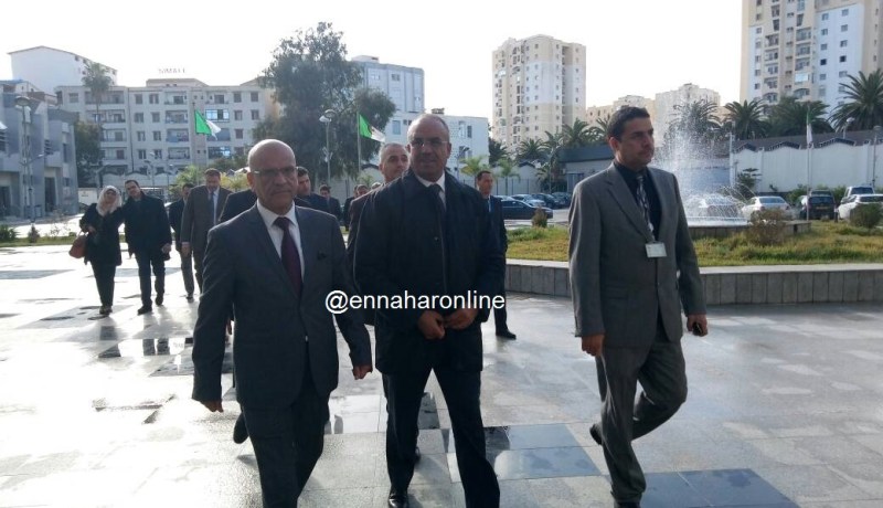 بدوي:”الجزائريون إستخرجوا 21 مليون بطاقة بيومترية”