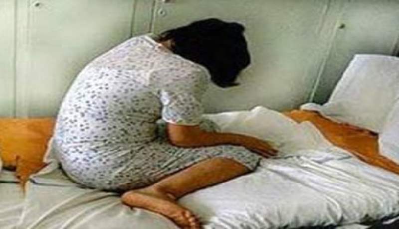 امرأة تتزوّج رجلين وتنجب منهما أطفالا في وقت واحد