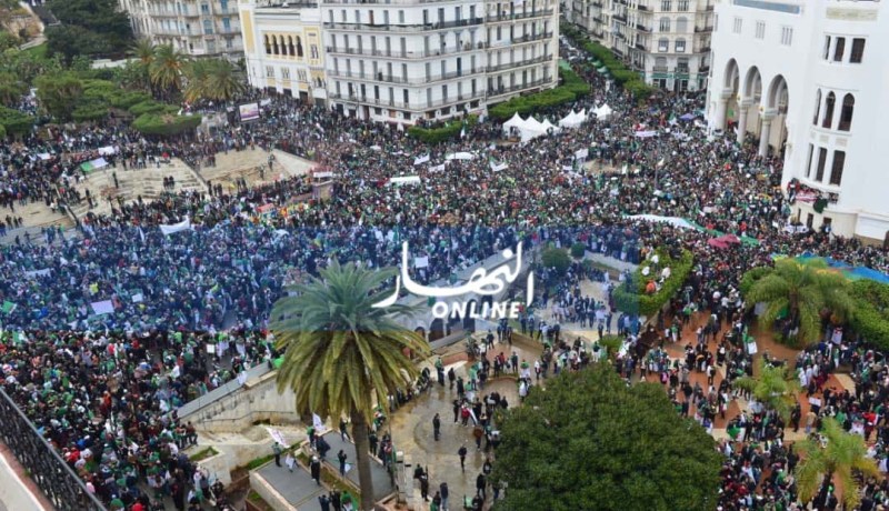بالصور والفيديو.. ملايين المواطنين يخرجون في الجمعة الخامسة ضد التمديد والتأجيل