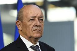 لودريان يدعو إيران وحزب الله إلى الإنسحاب من سوريا