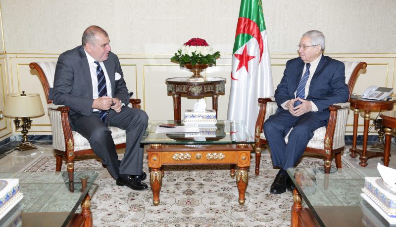 بن صالح والسفير المصري يؤكدان أهمية مكافحة الإرهاب والتطرف للبلدان