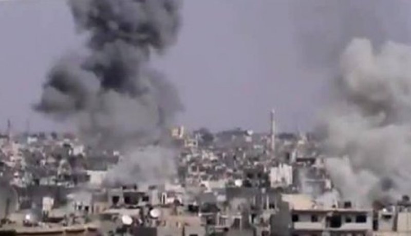 غارات جوية واشتباكات في ريف دمشق