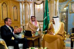 العاهل السعودي وآشتون كارتر يبحثان مستجدات الأوضاع  في المنطقة