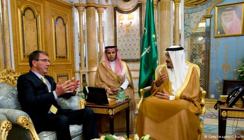 العاهل السعودي وآشتون كارتر يبحثان مستجدات الأوضاع  في المنطقة
