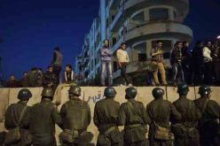 وصول عشرات الآلاف من المتظاهرين الى محيط قصر الاتحادية