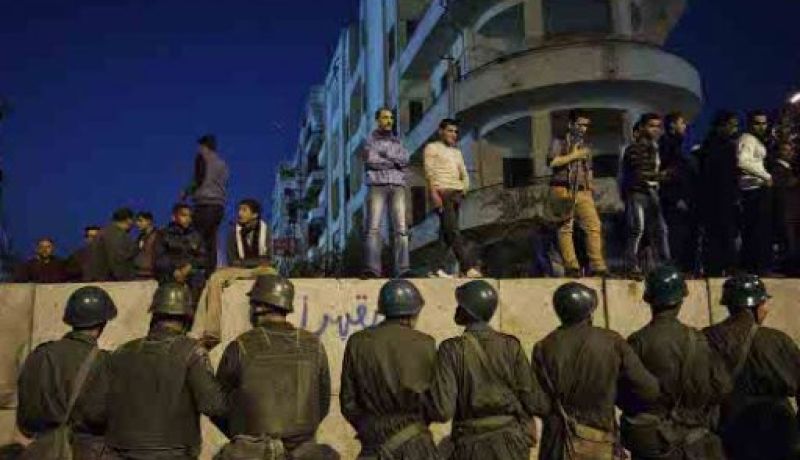 وصول عشرات الآلاف من المتظاهرين الى محيط قصر الاتحادية