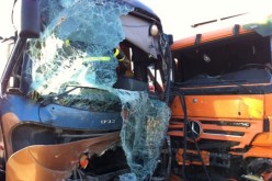 12 جريحا اثنان منهم في حالة خطرة في حادث اصطدام شاحنة بحافلة بوهران