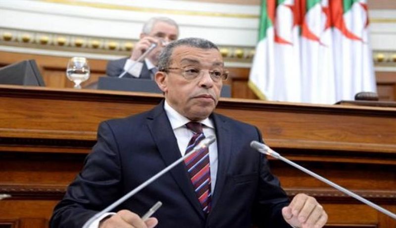 وزير المالية يقدم عرضا لمشروع القانون المتضمن تسوية الميزانية لسنة 2013