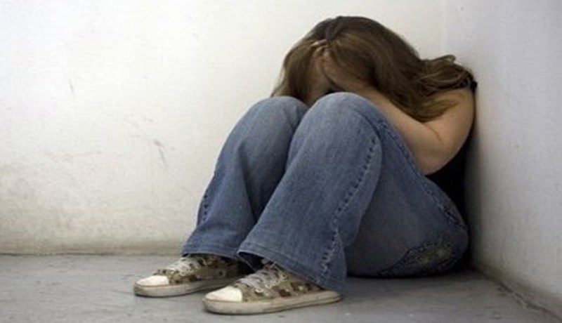 التحقيق مع 4 شباب متهمين برمي فتاة قاصر من الطابق الرابع في عين البنيان