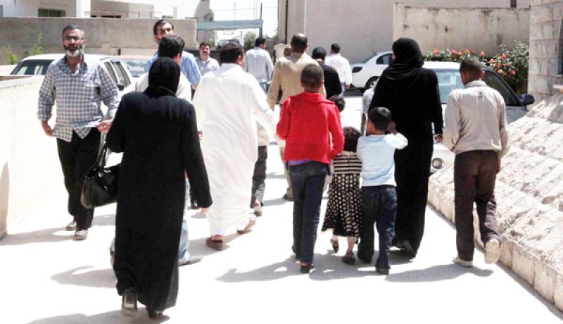 ء520لاجئًا سوريا يجتازون السياج الحدودى مع الأردن هربًا من العنف