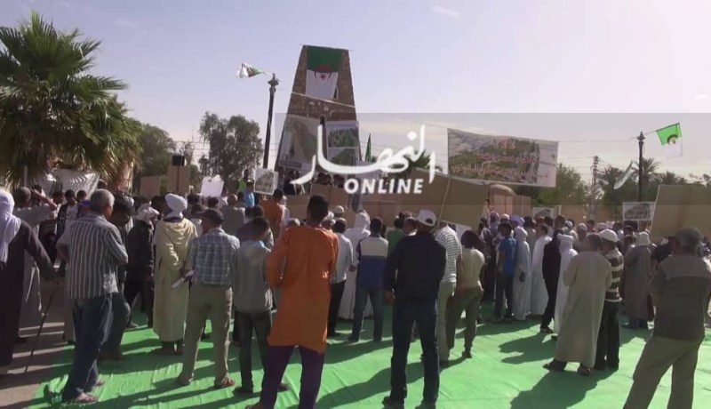 بالصور..  سكان المنيعة يحتجون لاسترجاع مشروع المدينة الجديدة