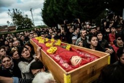 حالة غضب بعد وفاة شابة اطلقت الشرطة عليها النار بمنزلها في اسطنبول