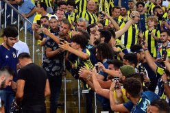 بالصور.. سليماني يحظى بإستقبال الأبطال في ملعب “فينربخشة” !