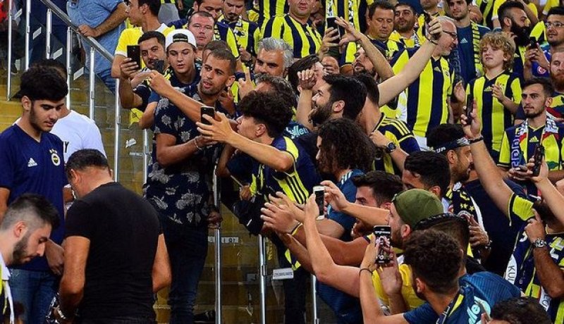 بالصور.. سليماني يحظى بإستقبال الأبطال في ملعب “فينربخشة” !