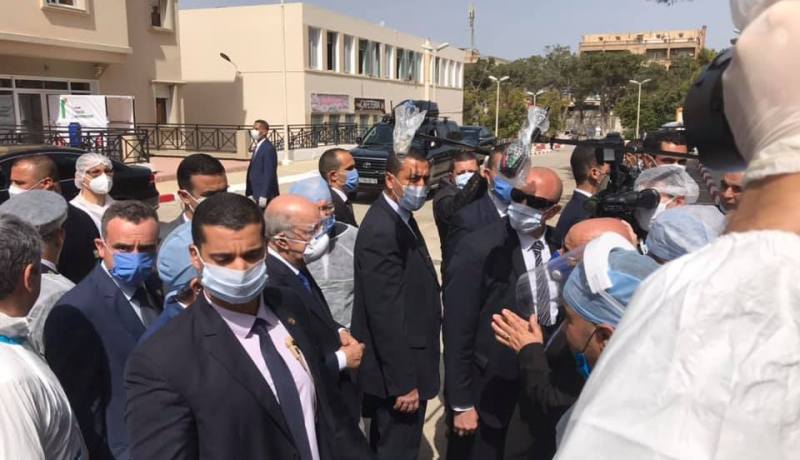 الرئيس تبون يتعهد بإعادة النظر في المنظومة الصحية ومراجعة سلم أجور الأطباء