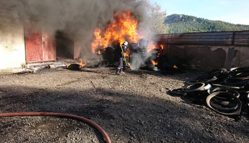 تيزي وزو: حريق يأتي على ورشة تحويل الإطارات المطاطية بأزفون