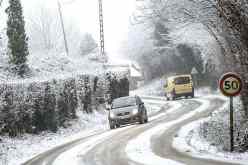 فرنسا: إلغاء رحلات جوية وإنقطاع الكهرباء بسبب العاصفة الثلجية “غابرييل”