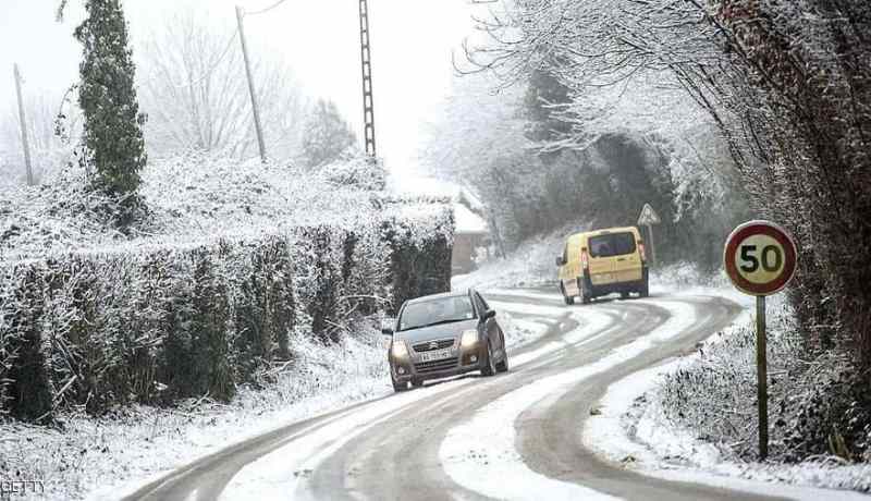 فرنسا: إلغاء رحلات جوية وإنقطاع الكهرباء بسبب العاصفة الثلجية “غابرييل”