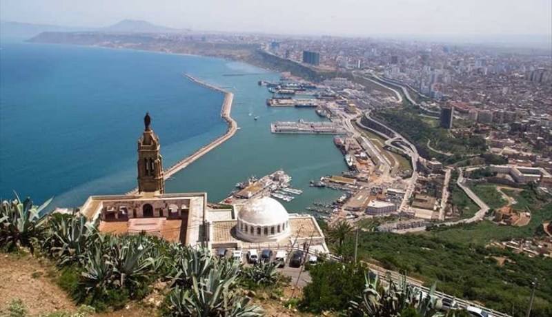 وهران: الشروع في عملية تزفيت وتكسية طرقات المدينة